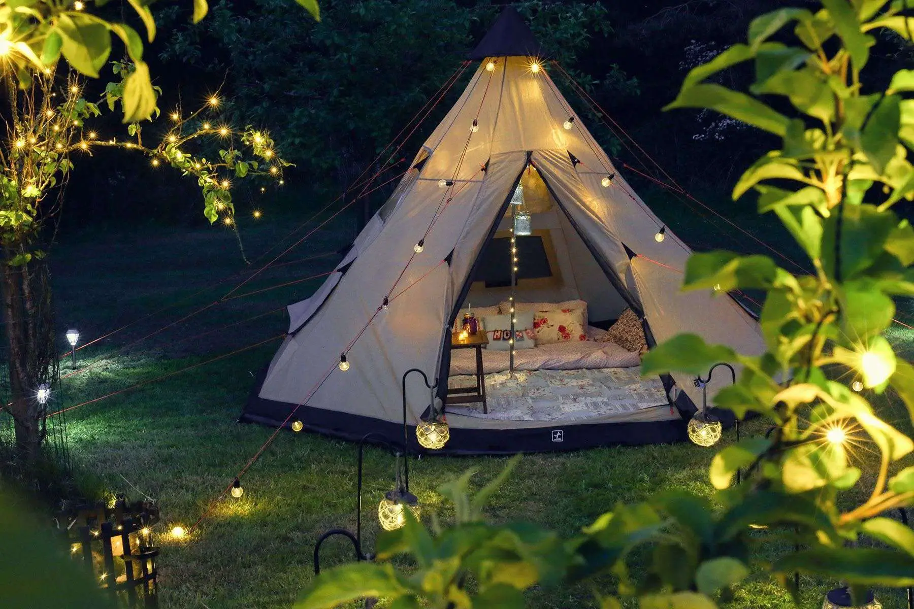 How to decorate a camping tent
