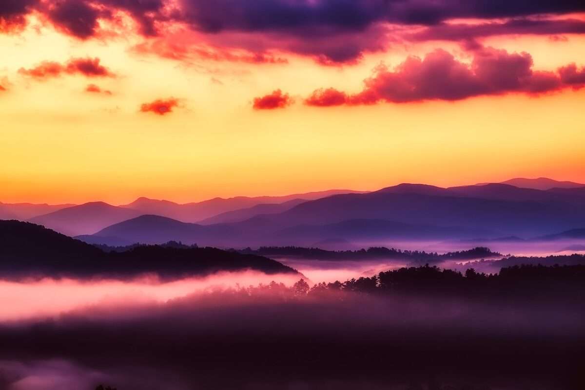 Smoky mountains in pigeon forge.