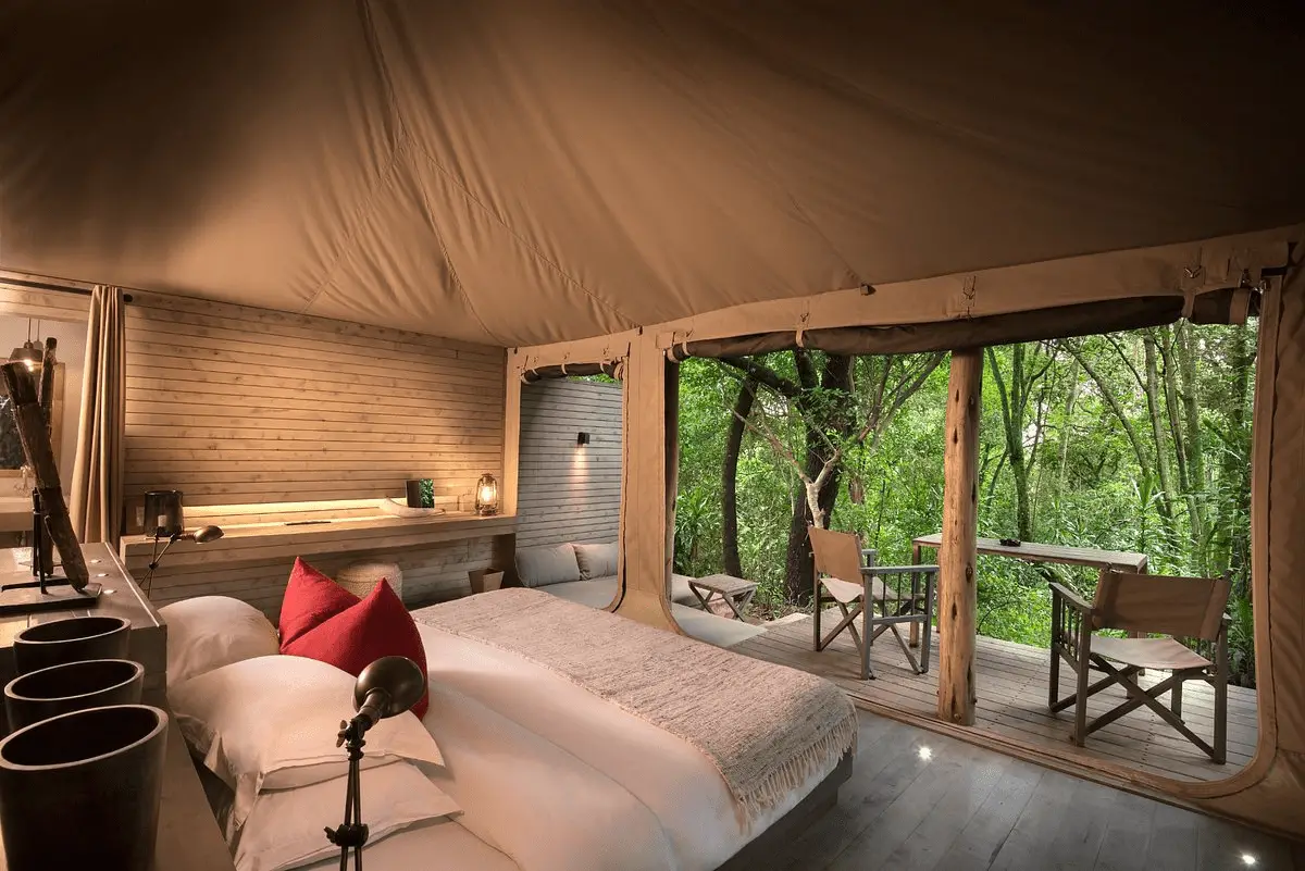 luxury accomodation at kichwa tembo tented camp